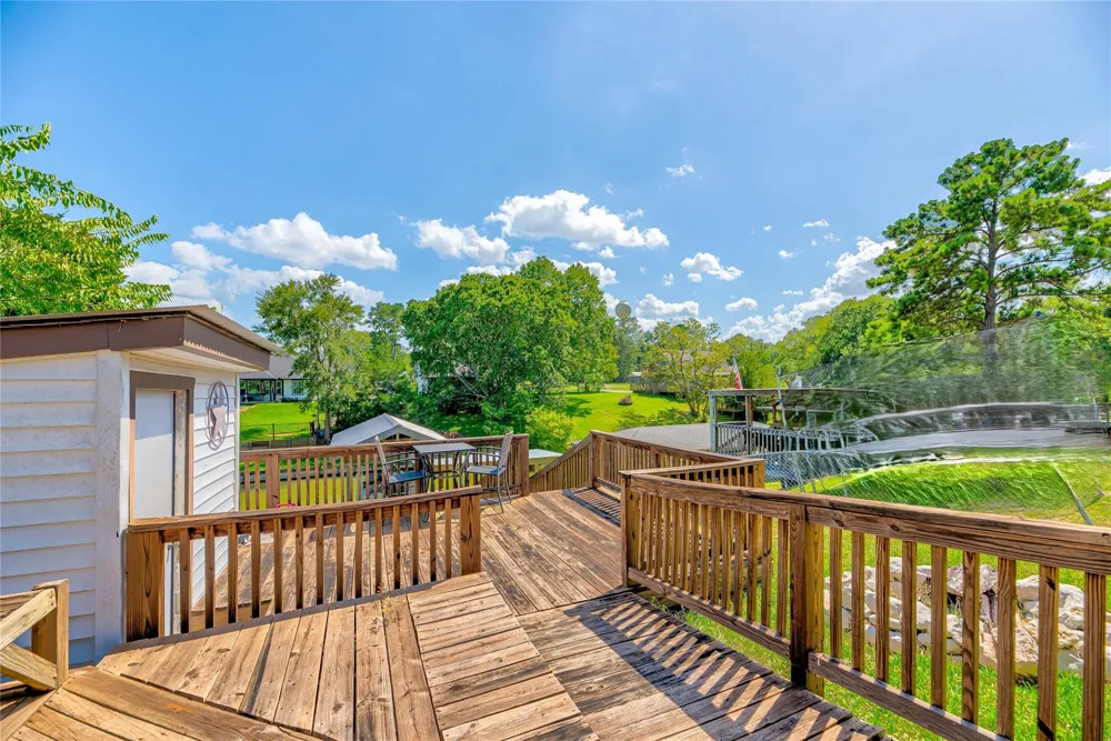 278 Shelter Cove Drive Livingston, TX 77351