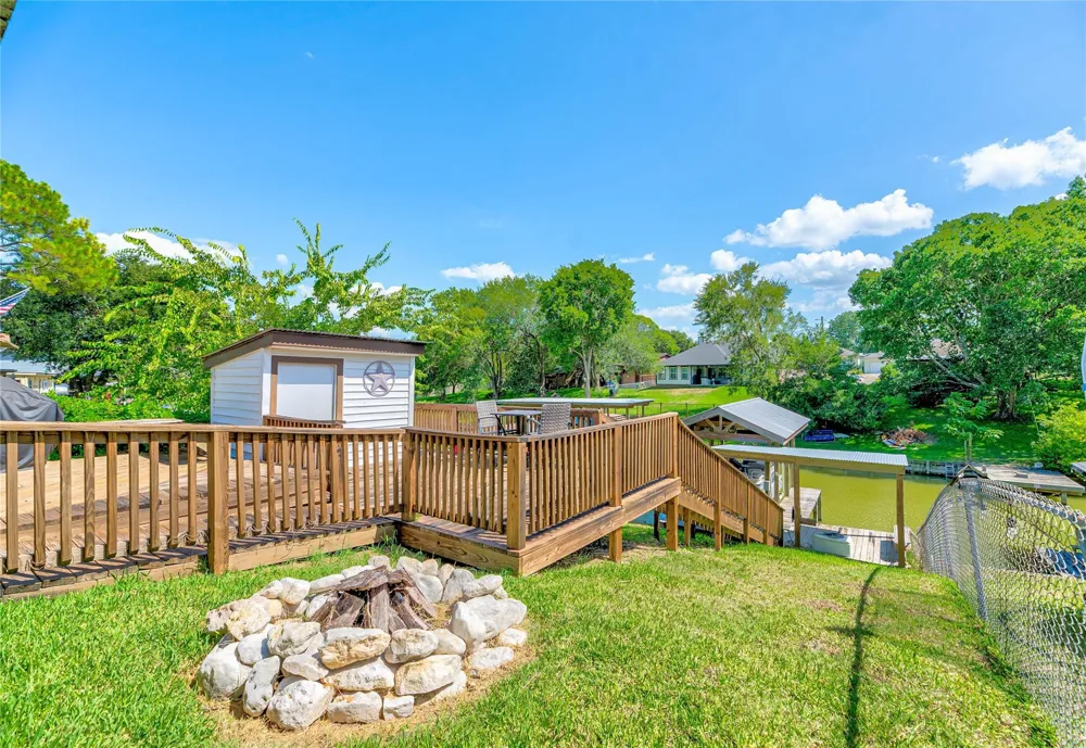 278 Shelter Cove Drive Livingston, TX 77351