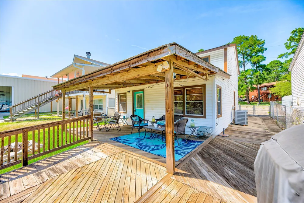278 Shelter Cove Drive Livingston, TX 77351