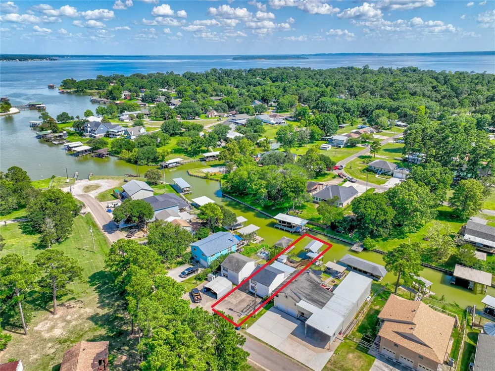 278 Shelter Cove Drive Livingston, TX 77351