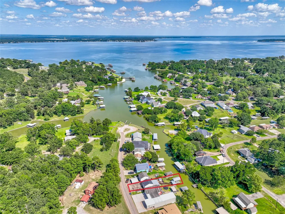 278 Shelter Cove Drive Livingston, TX 77351