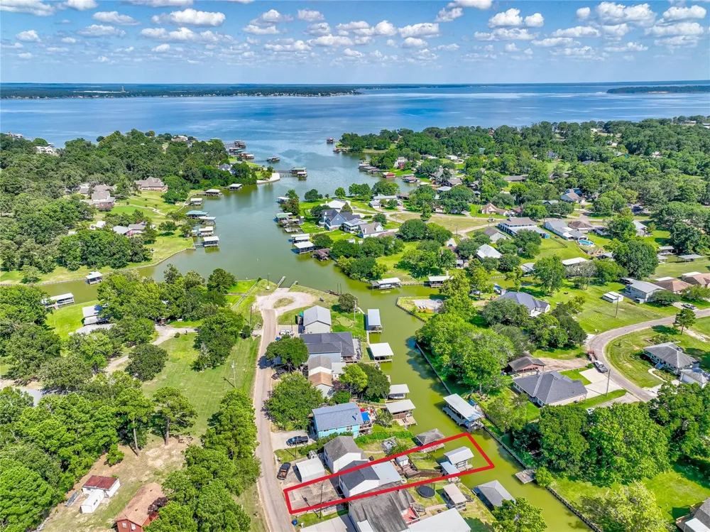 278 Shelter Cove Drive Livingston, TX 77351
