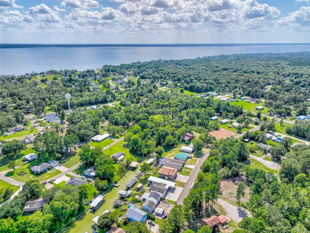 278 Shelter Cove Drive Livingston, TX 77351