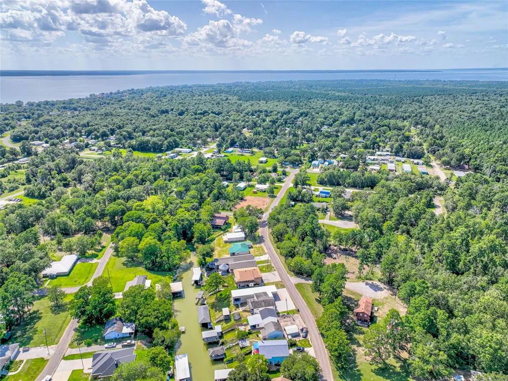 278 Shelter Cove Drive Livingston, TX 77351