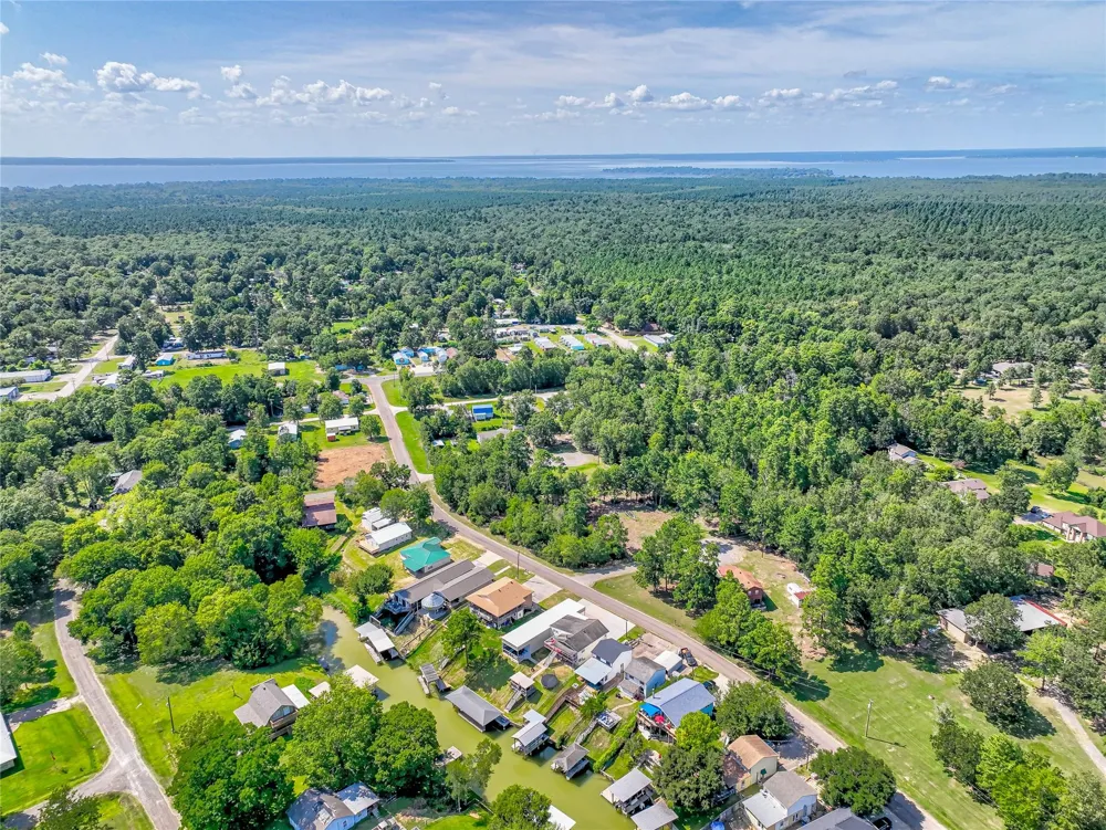278 Shelter Cove Drive Livingston, TX 77351