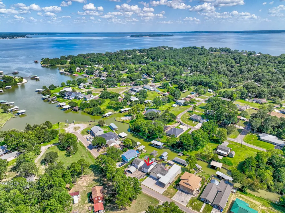278 Shelter Cove Drive Livingston, TX 77351