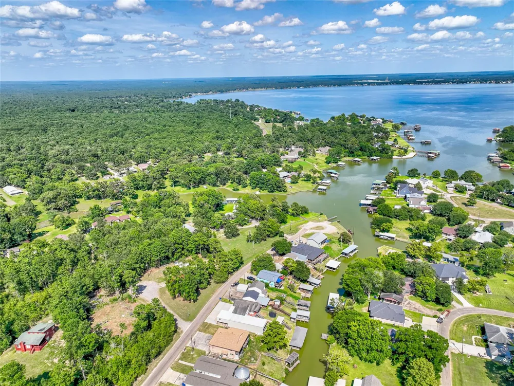 278 Shelter Cove Drive Livingston, TX 77351