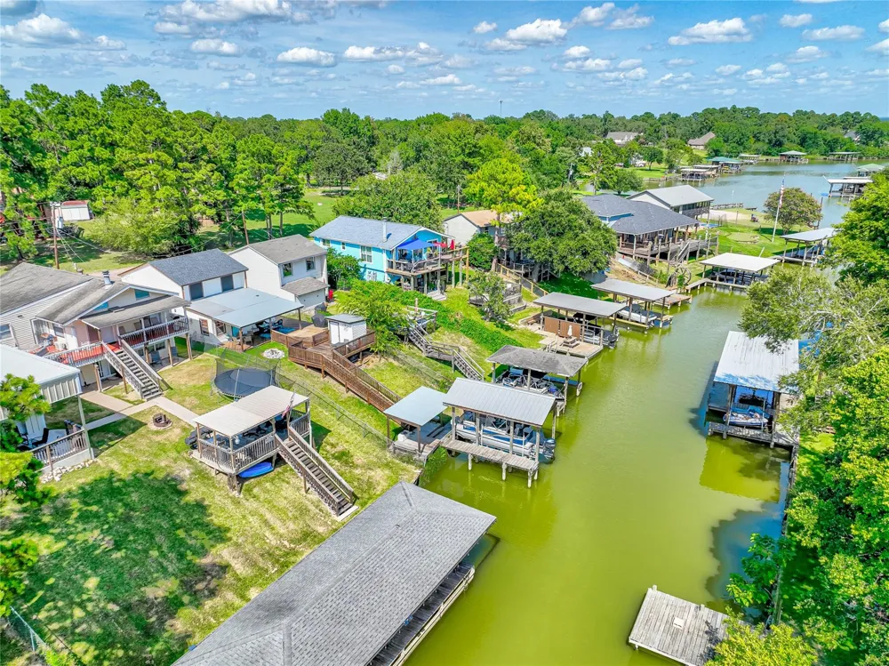 278 Shelter Cove Drive Livingston, TX 77351