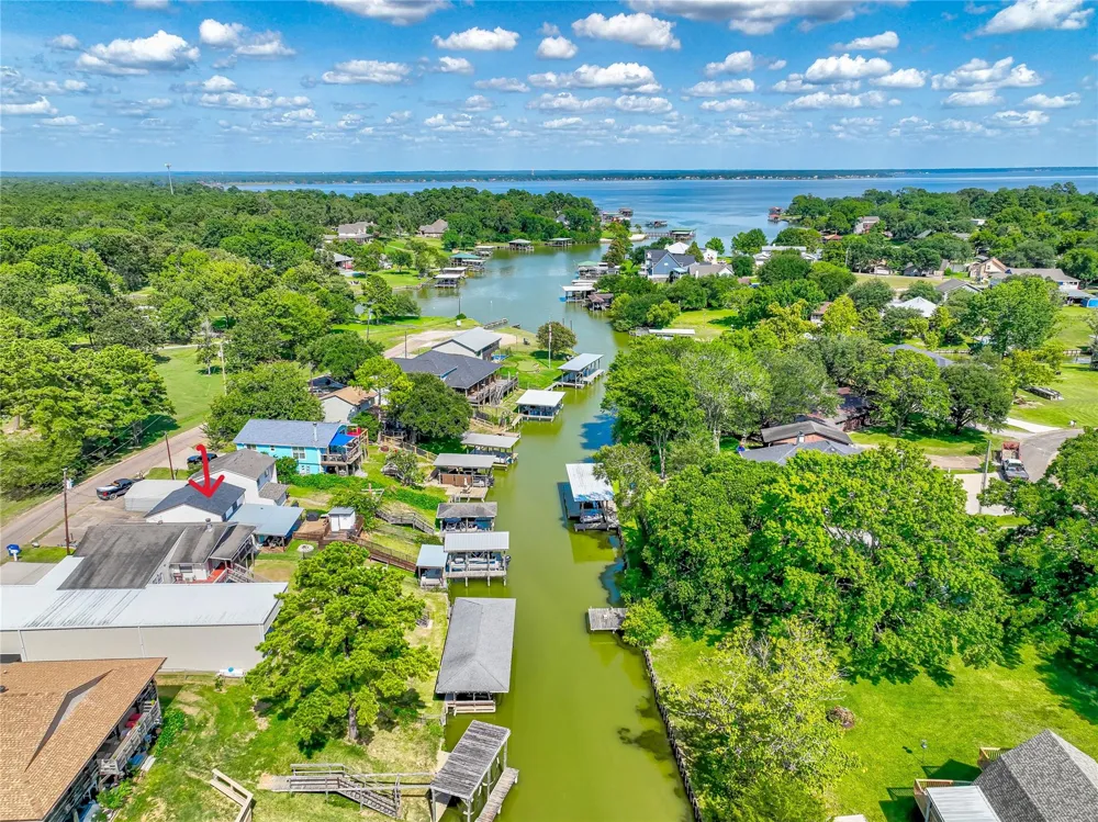 278 Shelter Cove Drive Livingston, TX 77351