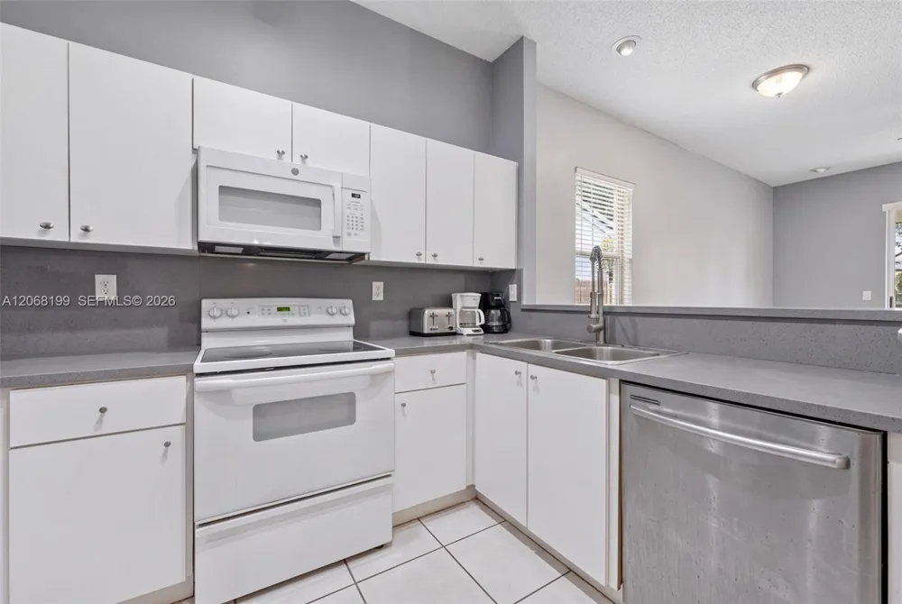 13976 S Cypress Cove Cir Davie, FL 33325
