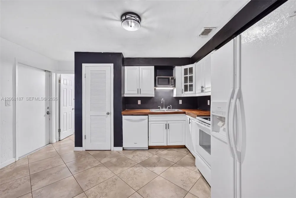 9452 SW 52nd Ct Cooper City, FL 33328