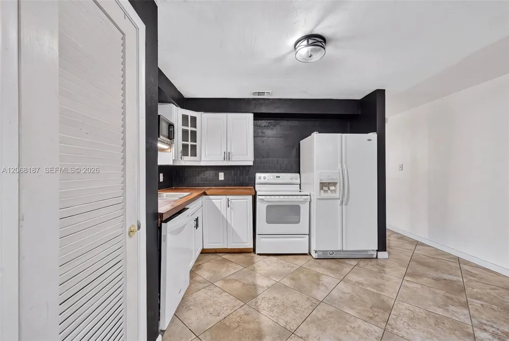9452 SW 52nd Ct Cooper City, FL 33328