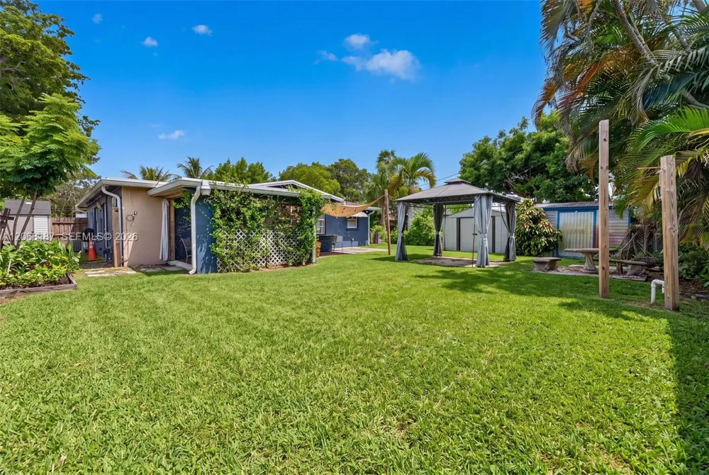9452 SW 52nd Ct Cooper City, FL 33328