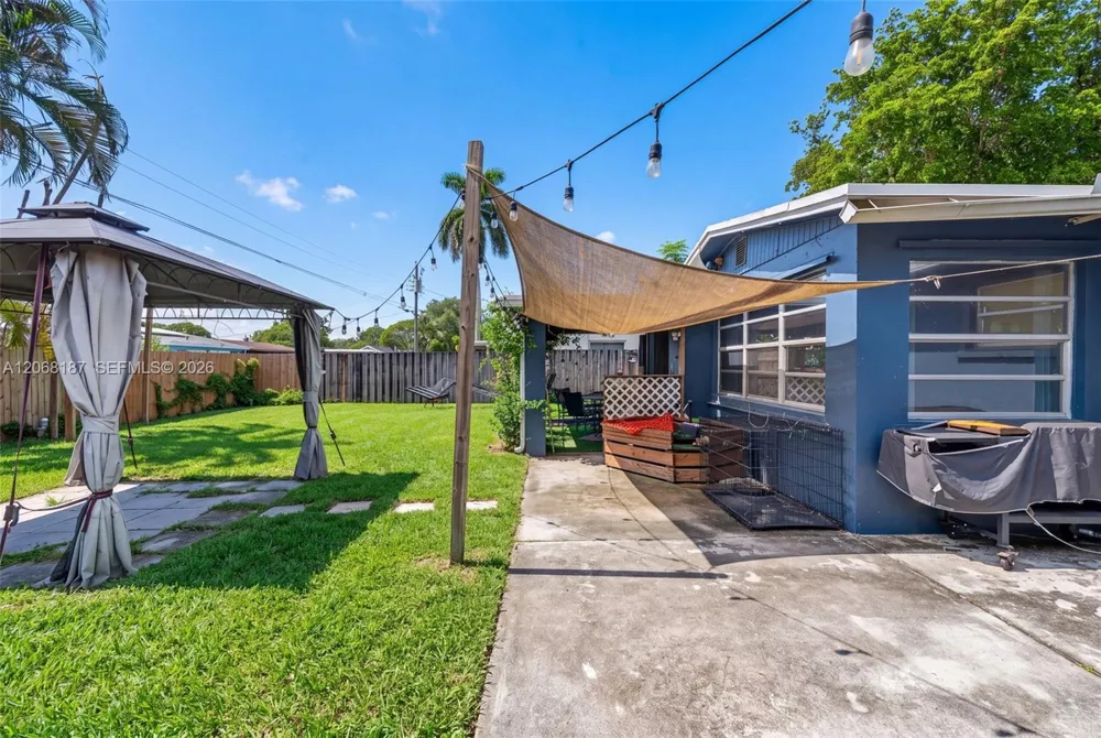 9452 SW 52nd Ct Cooper City, FL 33328