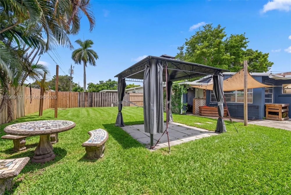 9452 SW 52nd Ct Cooper City, FL 33328