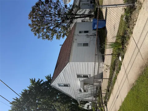 21004 Syracuse Avenue