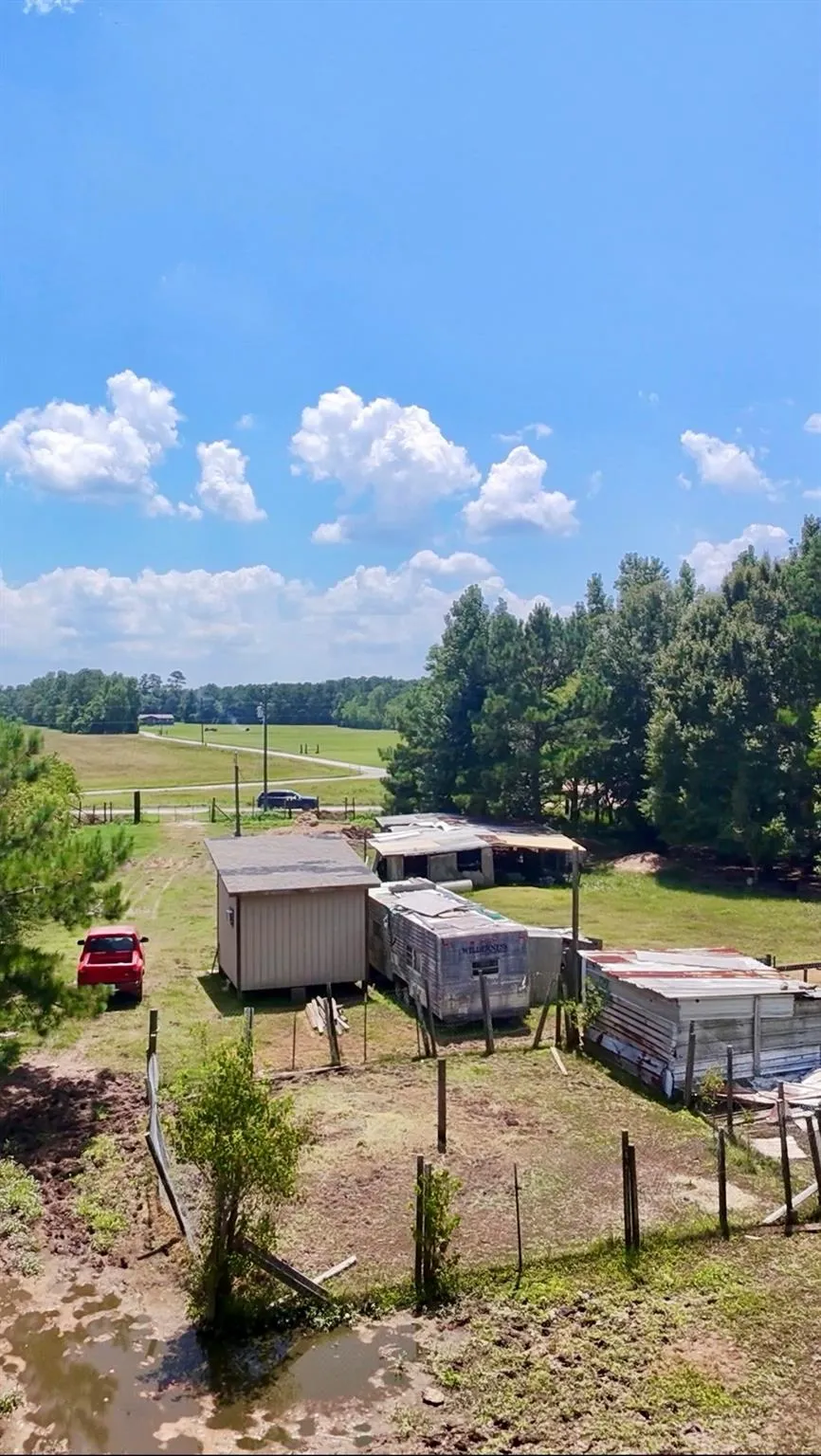 464 Road 3011a Dayton, TX 77535
