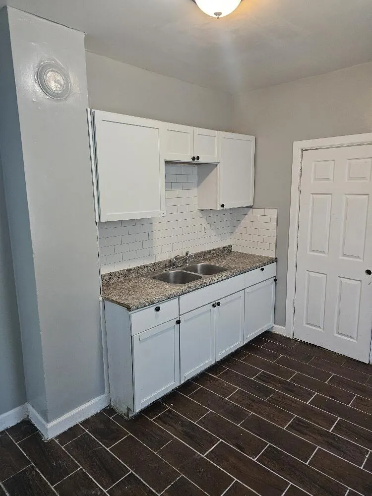 7733 E Forest Avenue Detroit, MI 48214