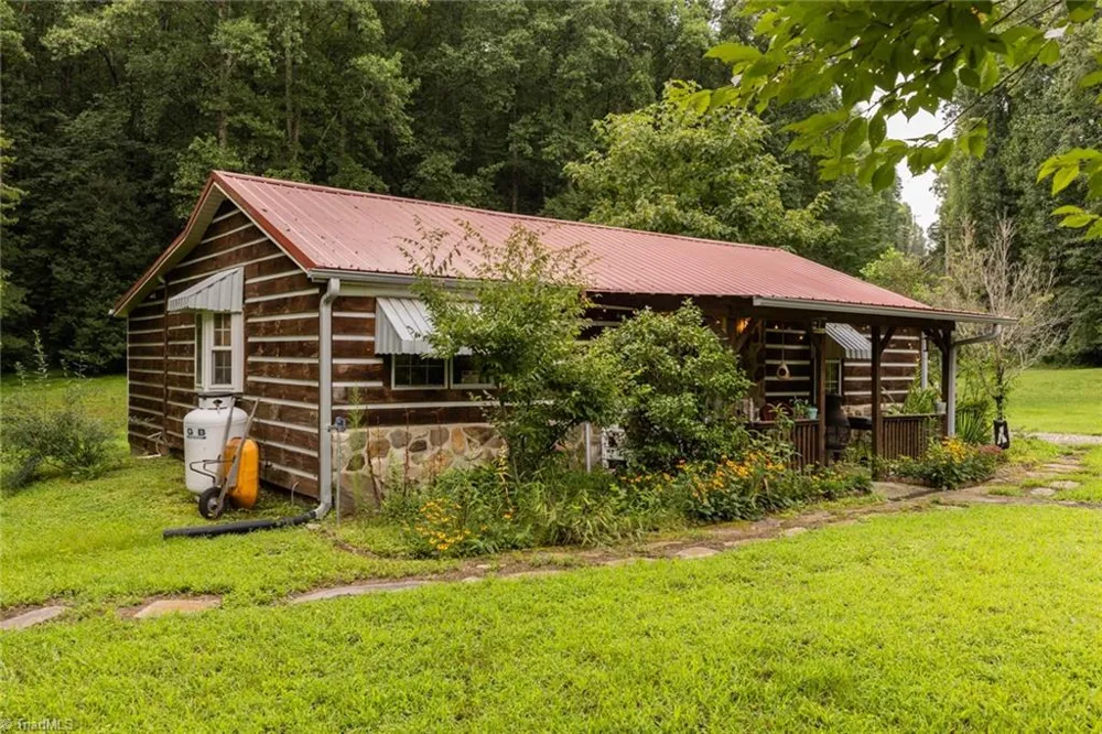 3916 Traphill Road Hays, NC 28635