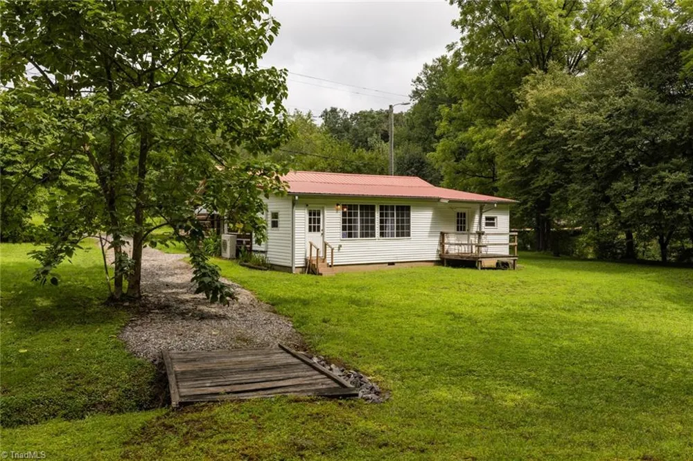 3916 Traphill Road Hays, NC 28635
