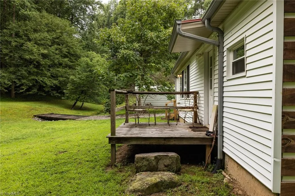 3916 Traphill Road Hays, NC 28635