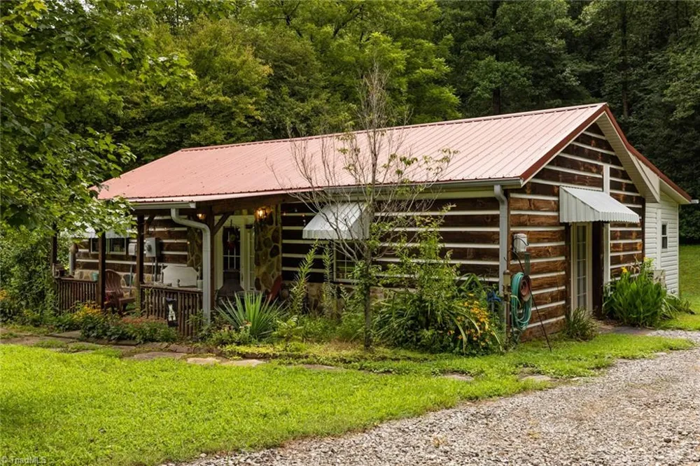 3916 Traphill Road Hays, NC 28635