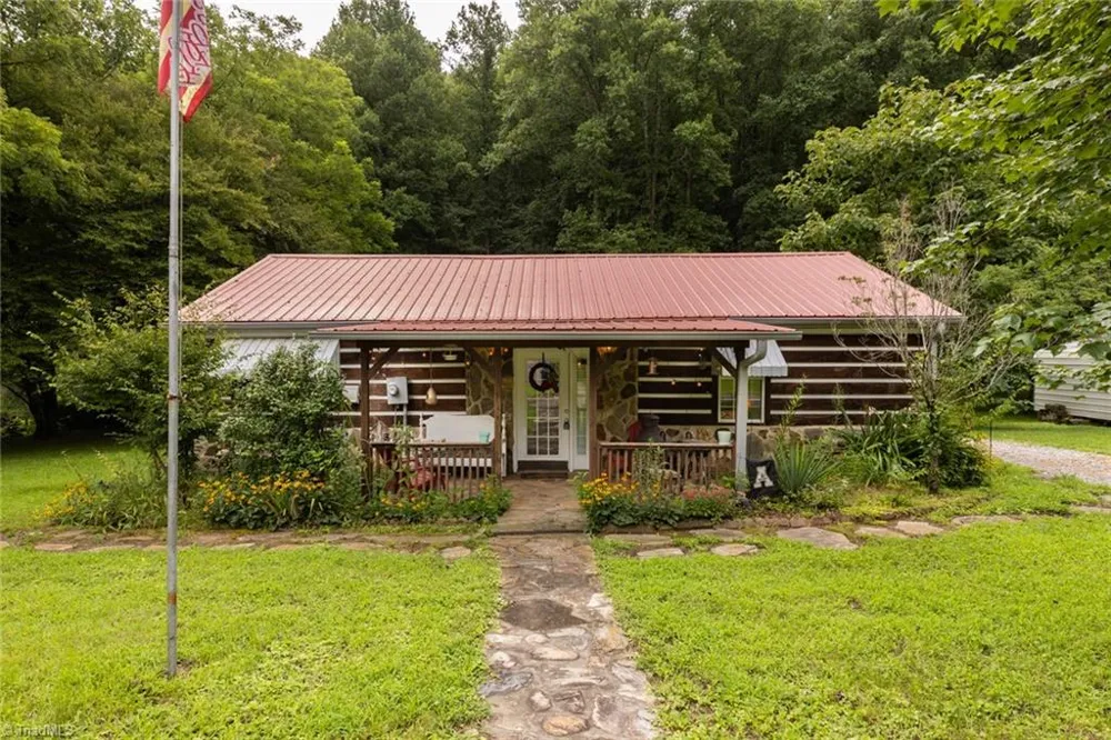 3916 Traphill Road Hays, NC 28635