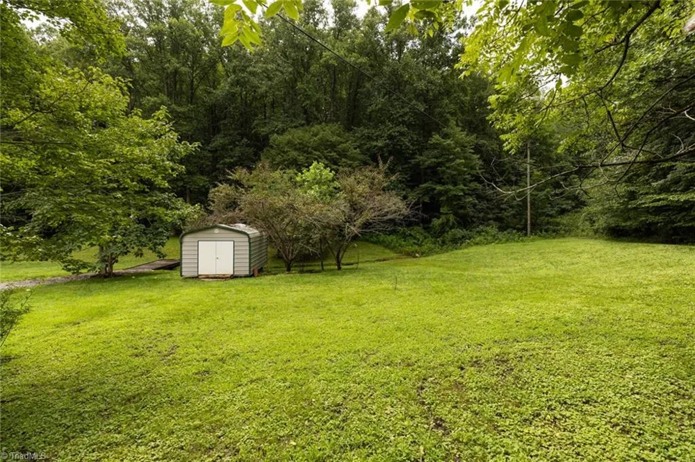 3916 Traphill Road Hays, NC 28635