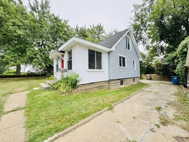 8 Richmond Avenue Emmett Charter Township, MI 49014