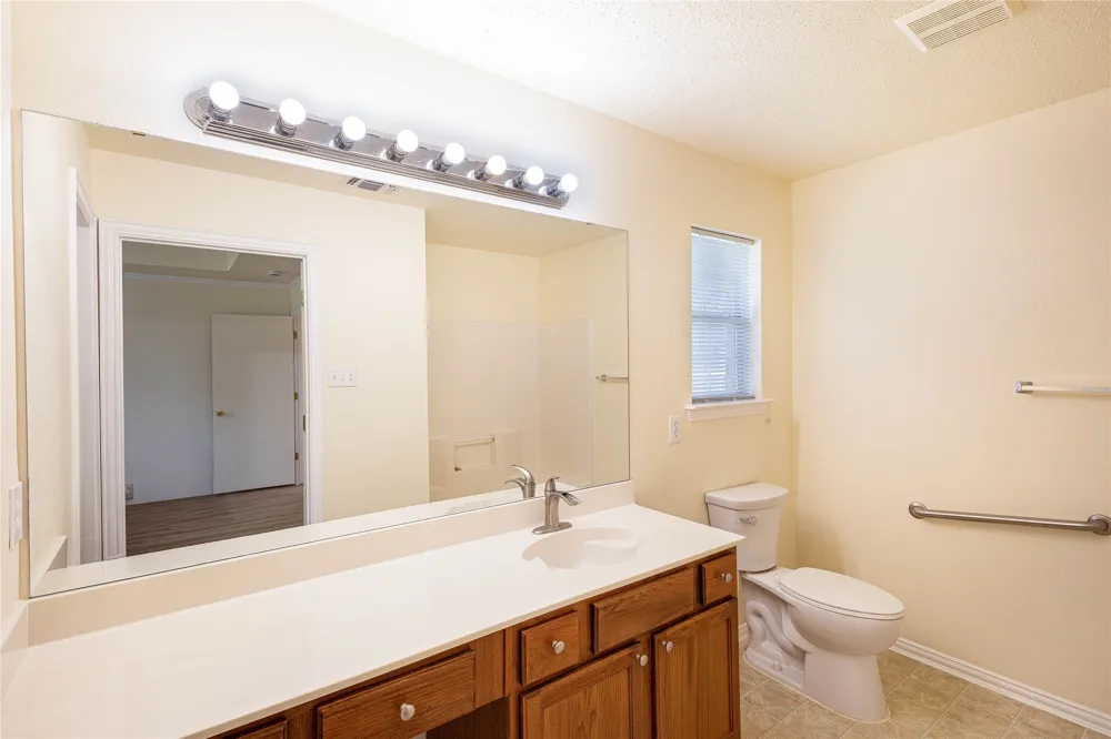 1304 W Mitchell Street Arlington, TX 76013