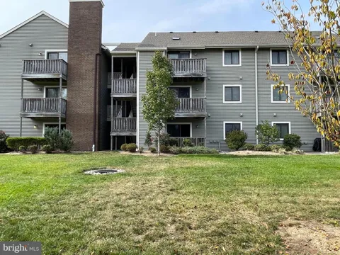 1216 RAVENS CREST DRIVE
