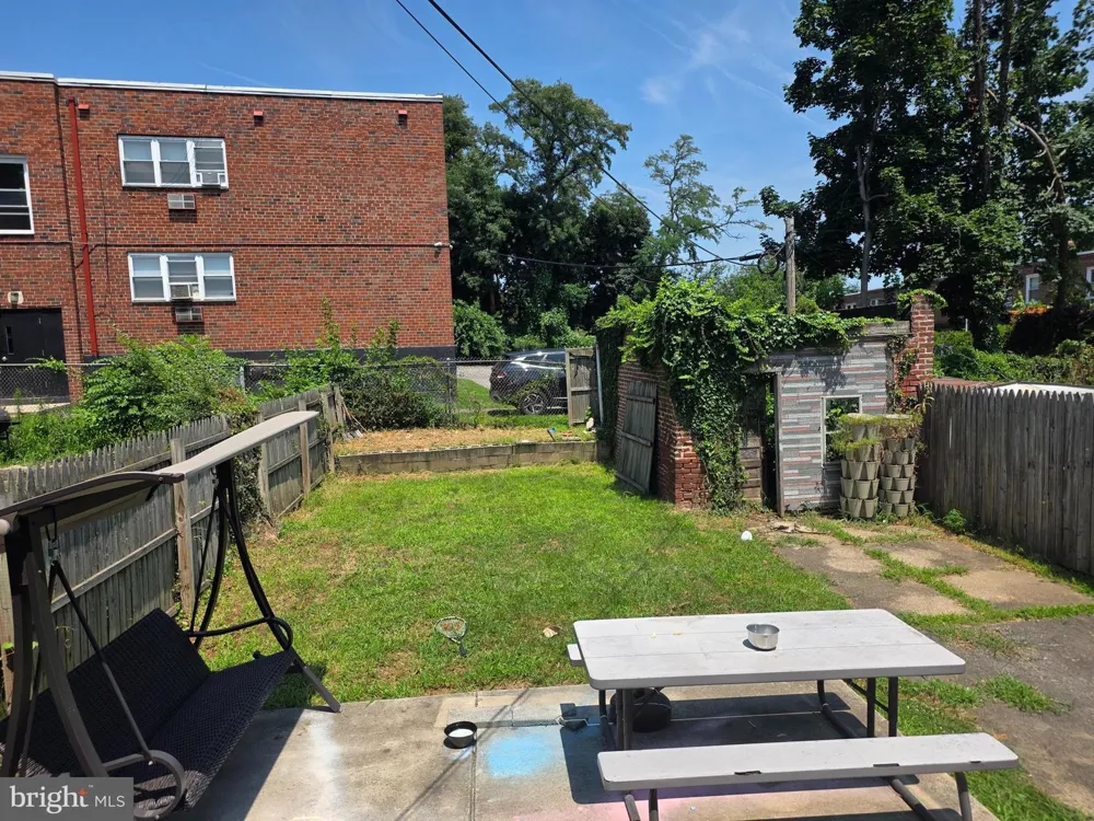 1319 W CHAMPLOST STREET Philadelphia, PA 19141