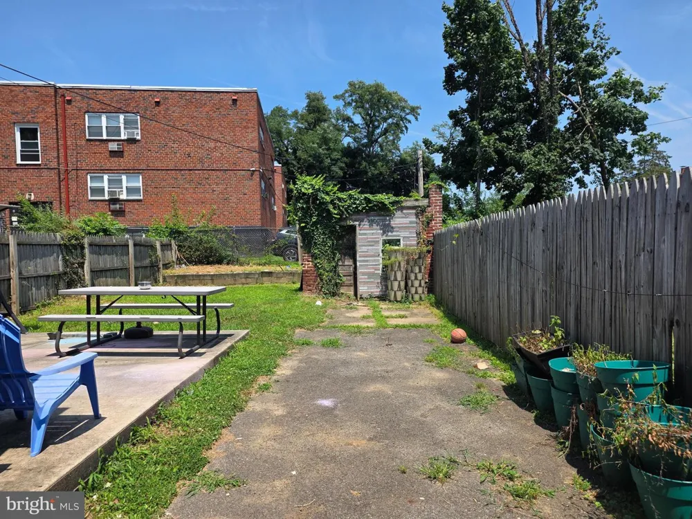 1319 W CHAMPLOST STREET Philadelphia, PA 19141