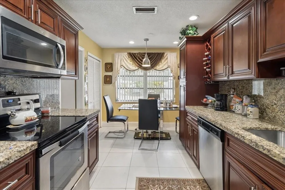 4290 NW 49th Terrace NW Lauderdale Lakes, FL 33319