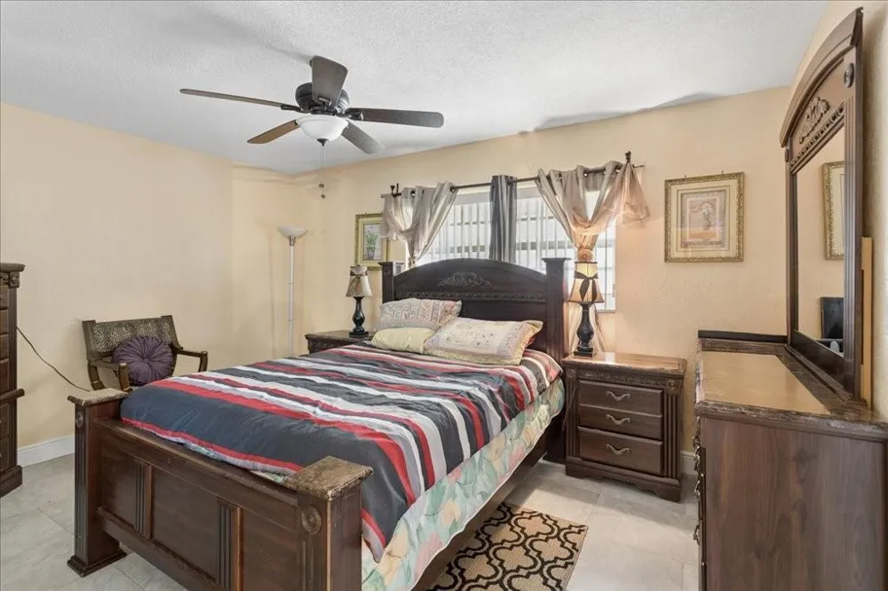 4290 NW 49th Terrace NW Lauderdale Lakes, FL 33319