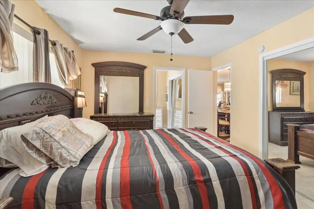 4290 NW 49th Terrace NW Lauderdale Lakes, FL 33319
