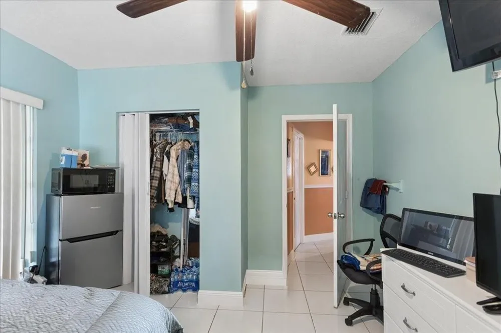 4290 NW 49th Terrace NW Lauderdale Lakes, FL 33319