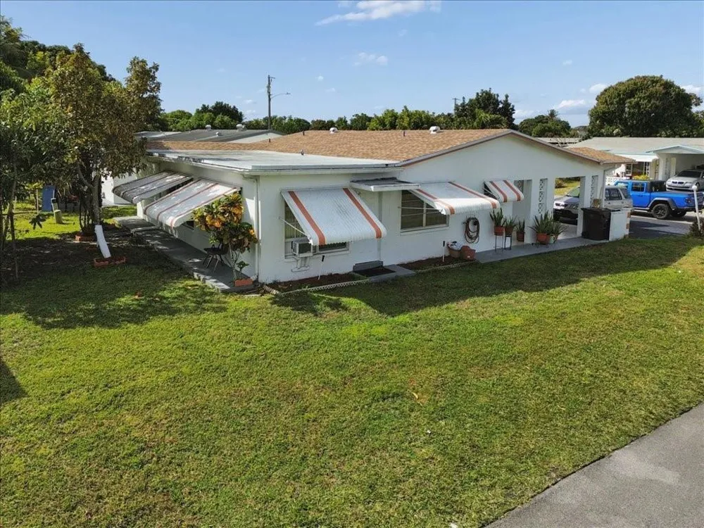 4290 NW 49th Terrace NW Lauderdale Lakes, FL 33319