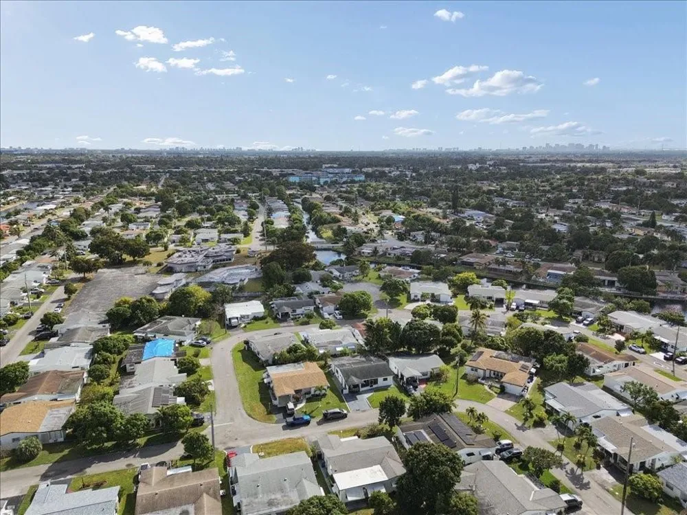 4290 NW 49th Terrace NW Lauderdale Lakes, FL 33319