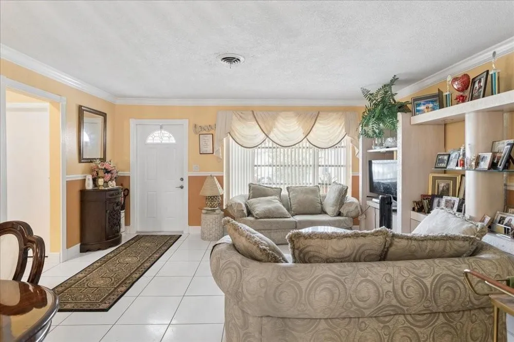 4290 NW 49th Terrace NW Lauderdale Lakes, FL 33319