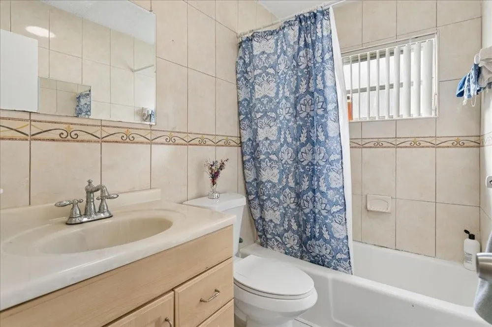 4290 NW 49th Terrace NW Lauderdale Lakes, FL 33319