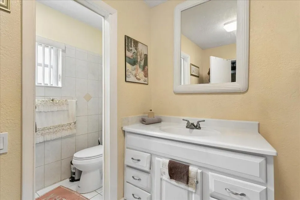4290 NW 49th Terrace NW Lauderdale Lakes, FL 33319