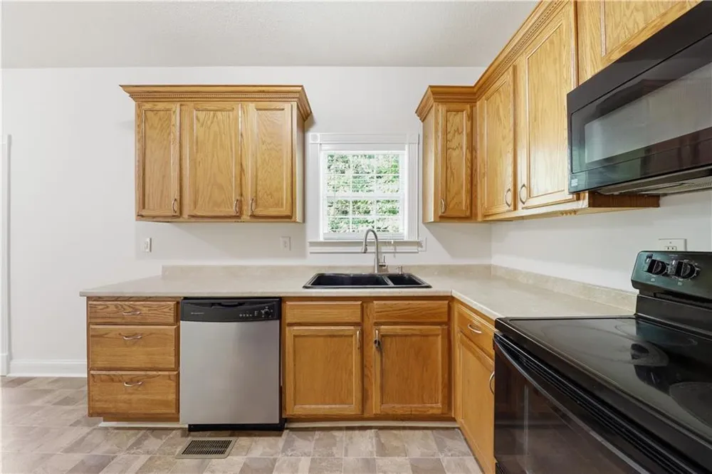 117 E Woodland Manor Temple, GA 30179