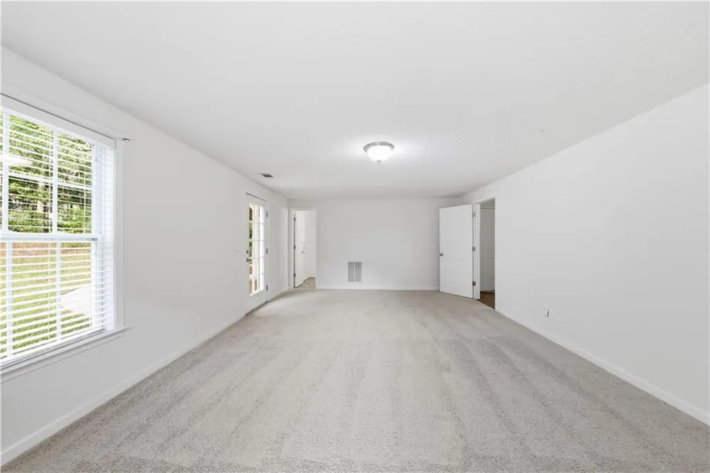 117 E Woodland Manor Temple, GA 30179