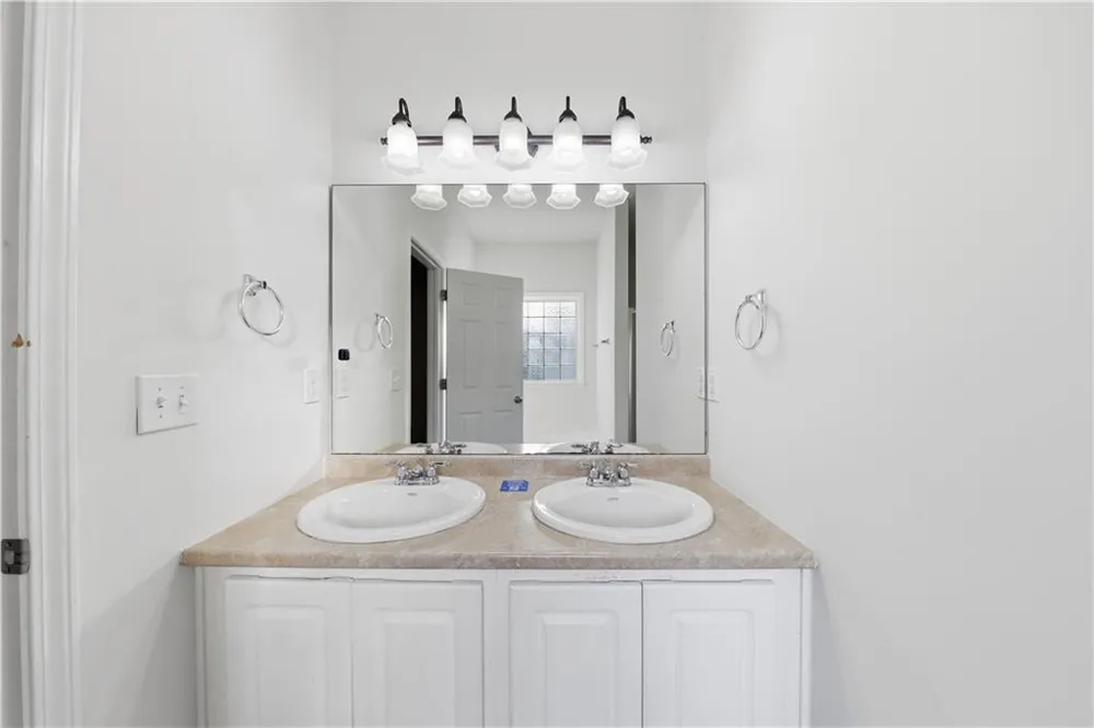 117 E Woodland Manor Temple, GA 30179