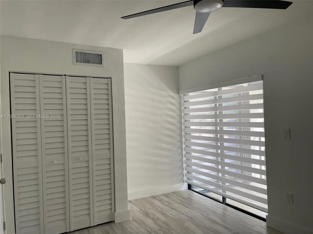 460 W Park Dr #207 Miami, FL 33172