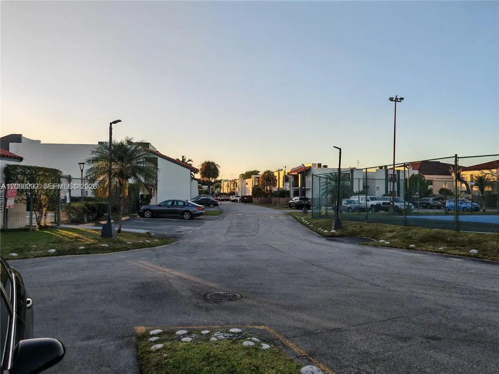 460 W Park Dr #207 Miami, FL 33172