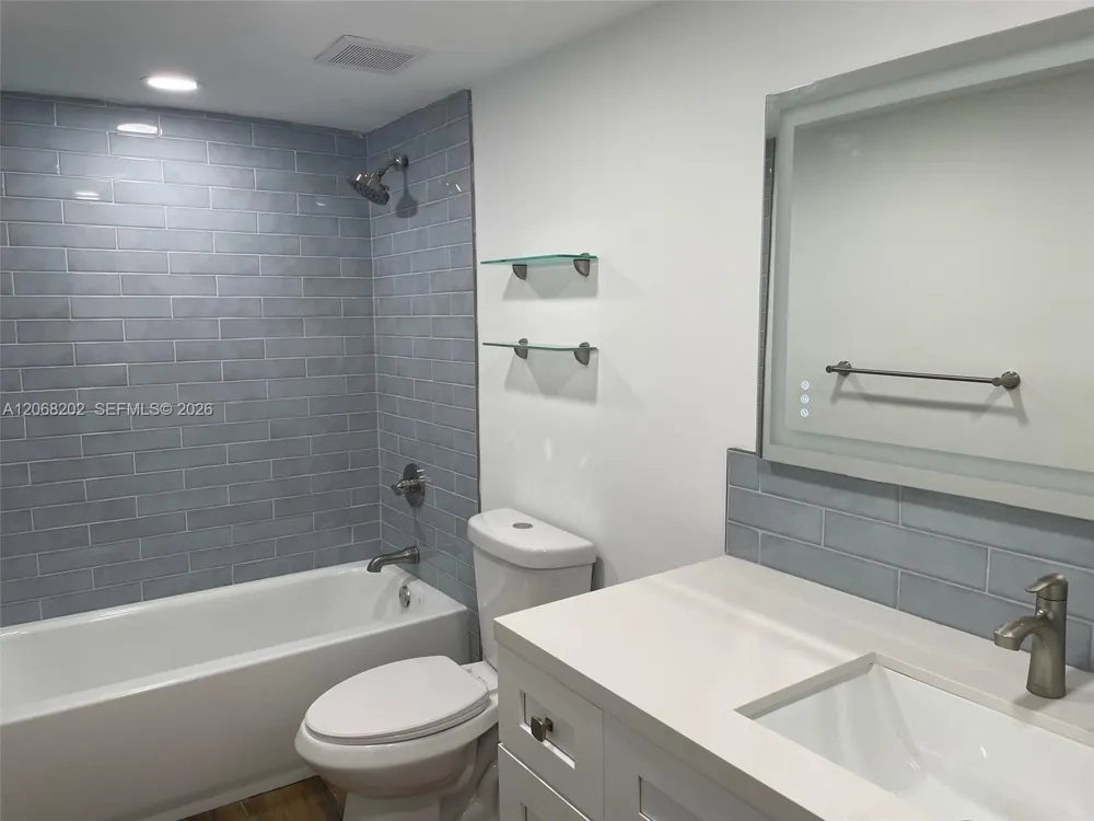 460 W Park Dr #207 Miami, FL 33172