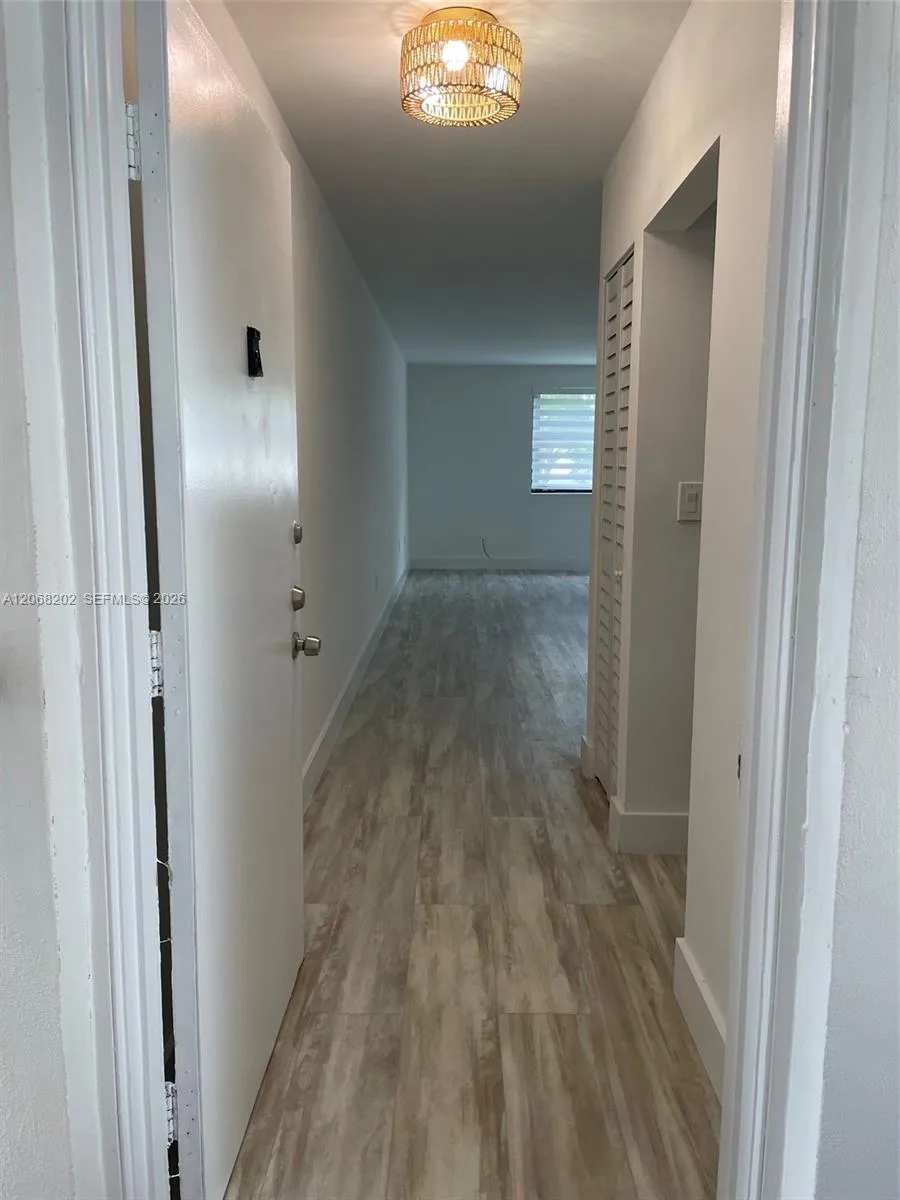 460 W Park Dr #207 Miami, FL 33172