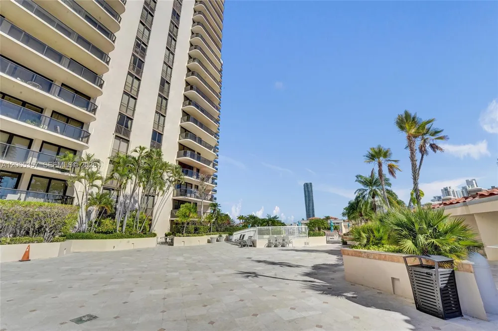 19667 Turnberry Way #12F Aventura, FL 33180